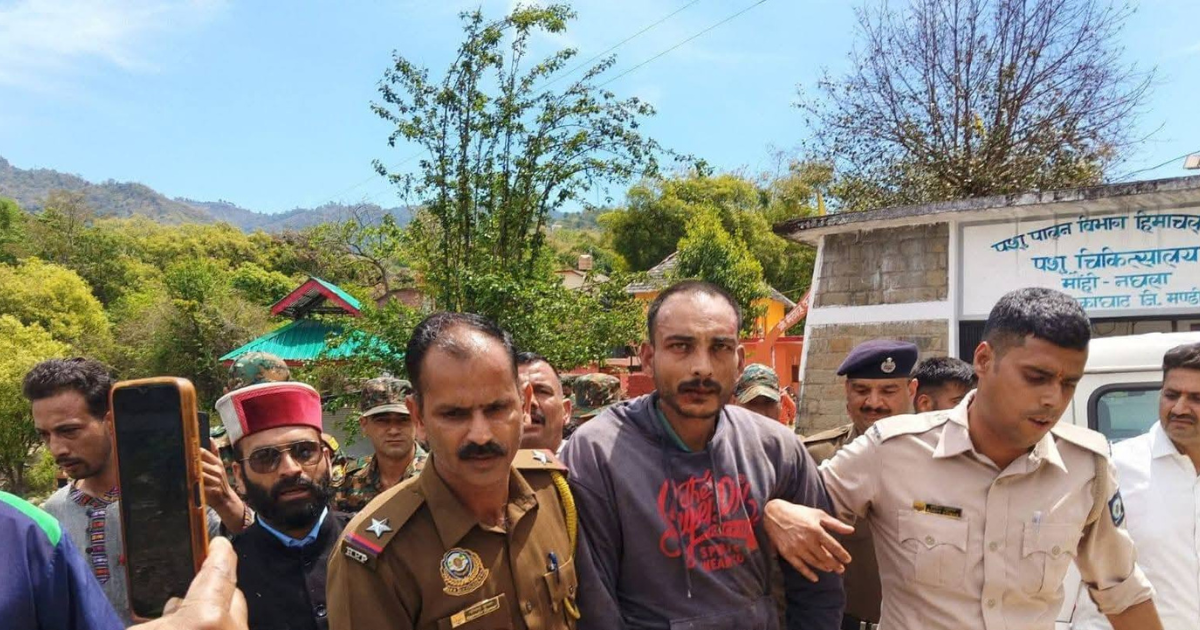 कॉलेज जा रही 19 वर्षीय छात्रा की गला काटकर हत्या, गोपालपुर में दहशत — एक आरोपी ग्रामीणों ने दबोचा