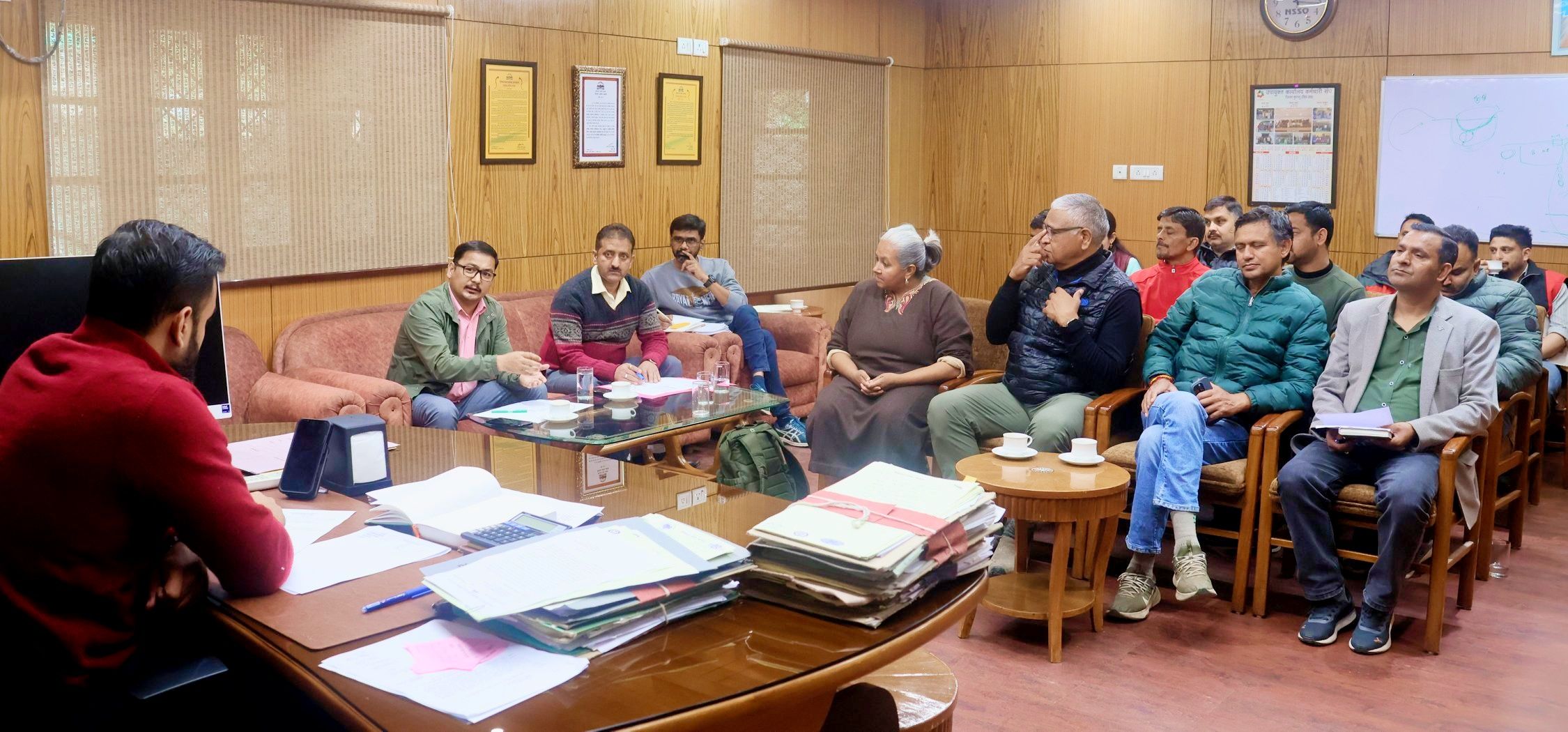 शी-हाट बन्दरोल का निर्माण समयबद्ध पूरा करने के निर्देश