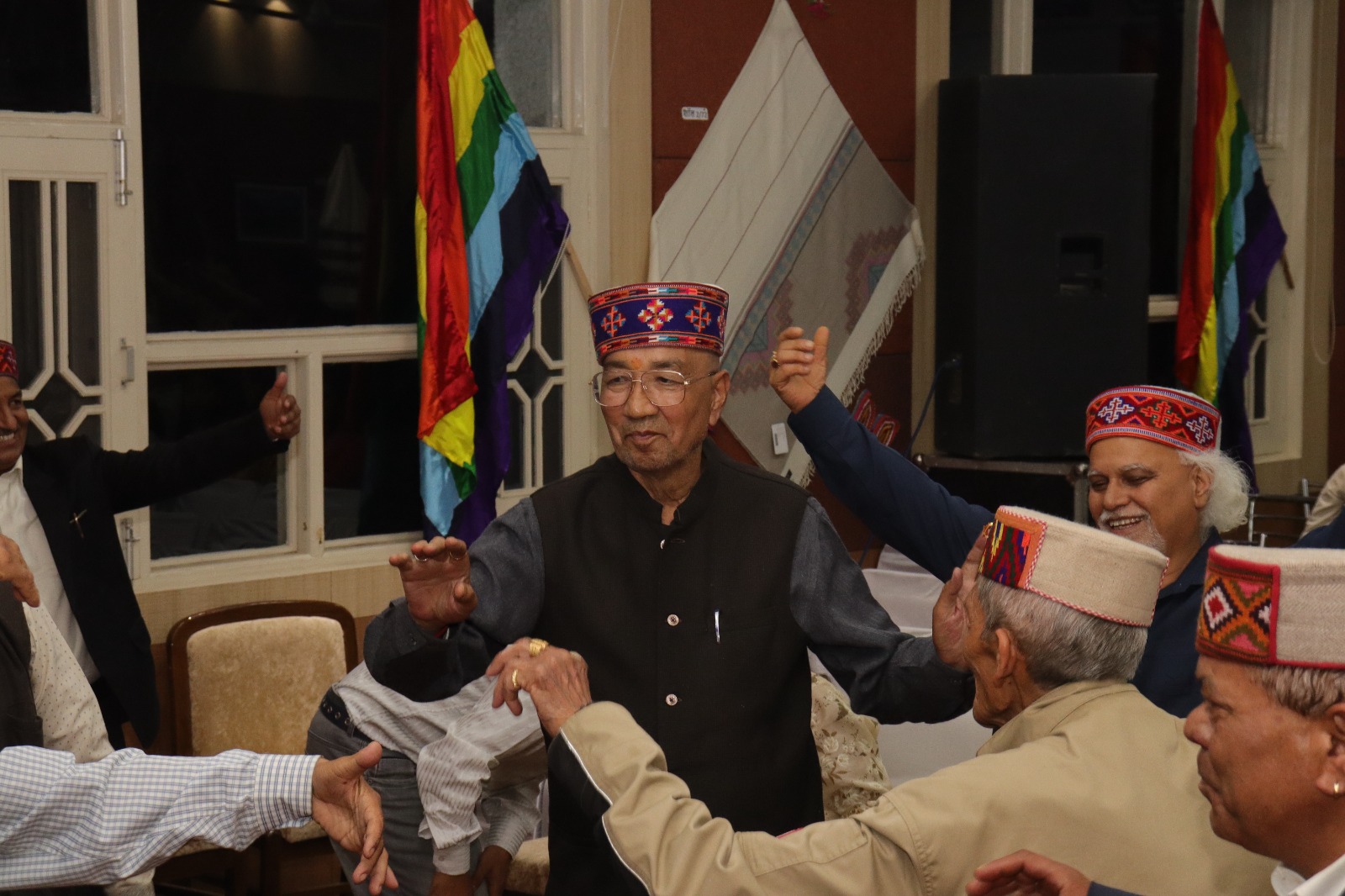 भुट्टिको सभागार में “चाँद कुल्लवी लाल चन्द प्रार्थी सांस्कृतिक संध्या” की धूम, कलाकारों ने बांधा समां