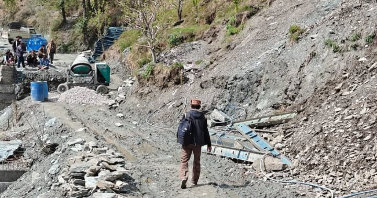 रतोचा–चतराणी सड़क बदहाल, भूस्खलन से कई गांवों का संपर्क टूटा – ग्रामीणों ने उठाई बैली ब्रिज की मांग