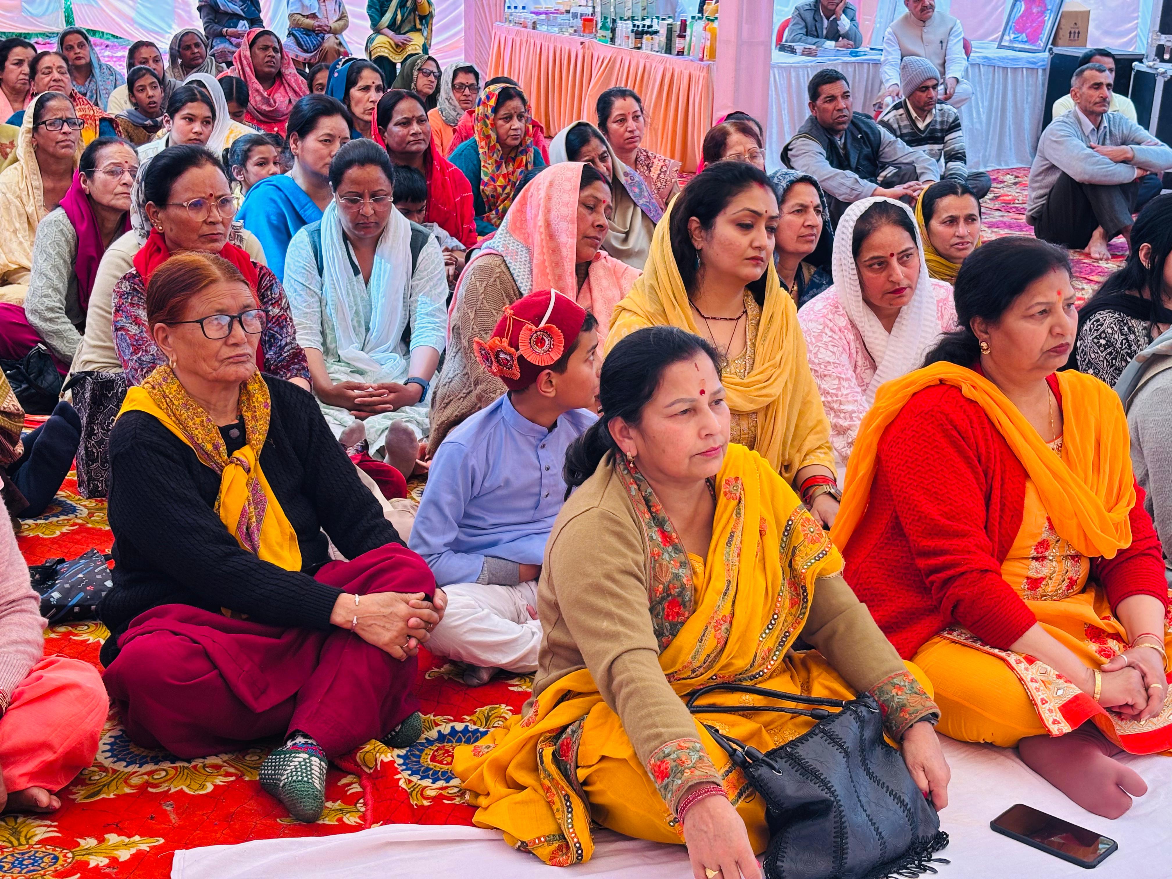 भुंतर में शिव कथा का दूसरा दिन: सती दहन प्रसंग से अहंकार त्याग और पर्यावरण संरक्षण का संदेश, हनुमान जयंती पर गूंजे भजन