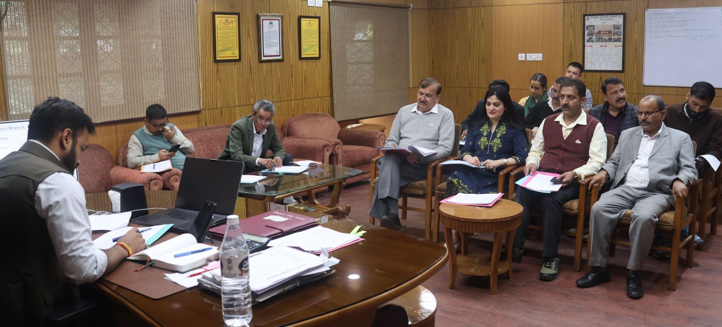 दिव्यांगजनों के लिए जागरूकता शिविर बढ़ाने के निर्देश, विभाग मिलकर करें काम: डीसी कुल्लू