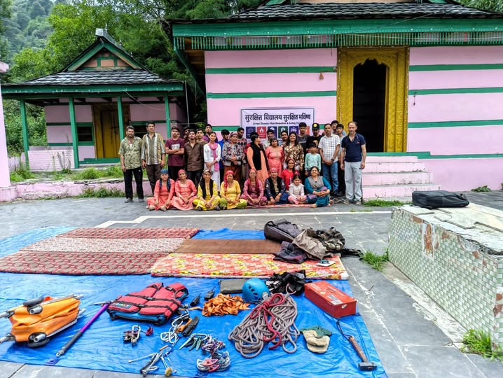 शाट गांव में सामुदायिक आपदा प्रबंधन प्रशिक्षण आयोजित, ग्रामीणों को सिखाए आपदा से बचाव और राहत के गुर