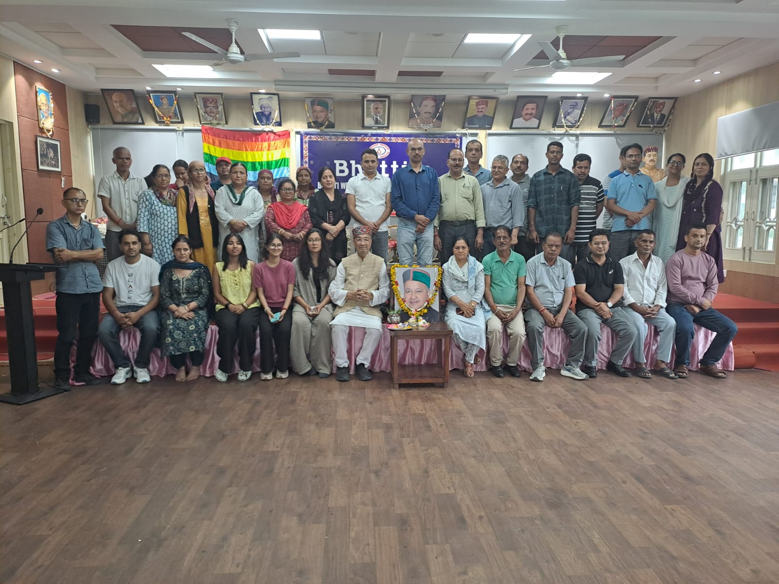 राजा वीरभद्र सिंह की 5वीं पुण्यतिथि पर भुट्टिको में श्रद्धांजलि सभा, दो मिनट का मौन रख दी भावभीनी श्रद्धांजलि