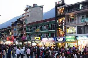 बिना बर्फबारी के हिमाचल में होटलों के कमरे खाली || Hotel rooms empty in Himachal without snowfall